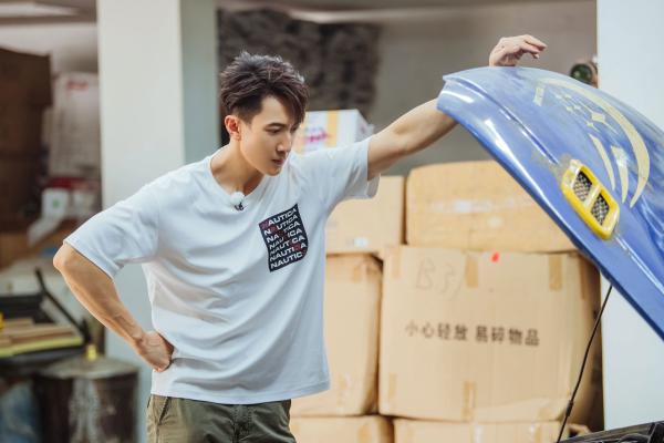 吴尊准备惊喜 夫妇窝心交谈引共鸣