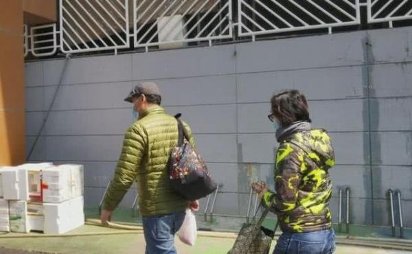 刘青云发现被偷拍后“闪现”护妻