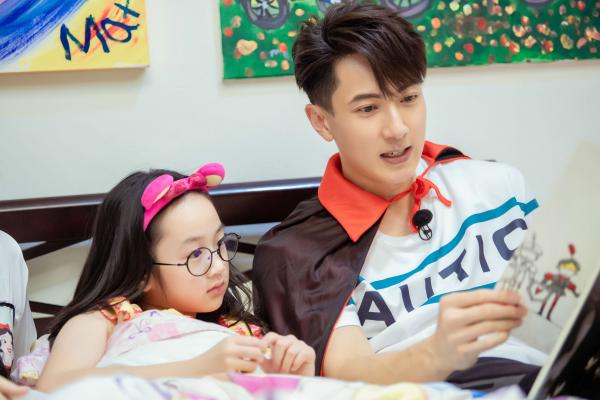 吴尊为妻子手绘童话书 发布会回应质疑