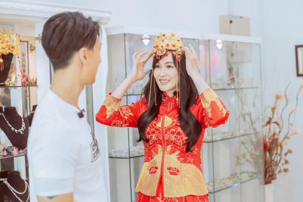 “初恋夫妇”选婚纱吴尊暖心相伴 林丽吟造型惊艳亮眼
