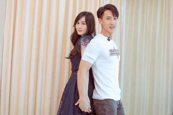 “初恋夫妇”选婚纱吴尊暖心相伴 林丽吟造型惊艳亮眼