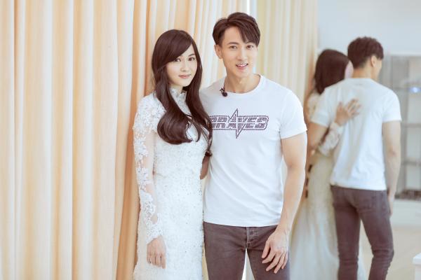 “初恋夫妇”选婚纱吴尊暖心相伴 林丽吟造型惊艳亮眼