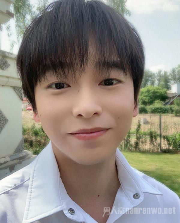 彭昱畅的自拍和他拍 瘦脸术10级 彭彭：我不要面子的吗