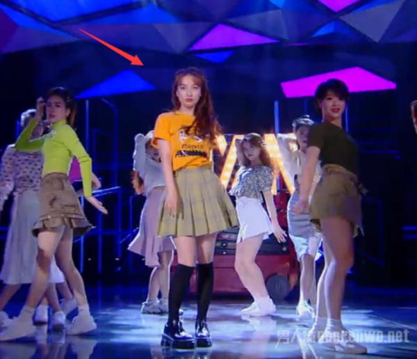 吴昕跳舞表情在线 吴昕跳舞表情在线 全程自信满满 网友:红气真的养人