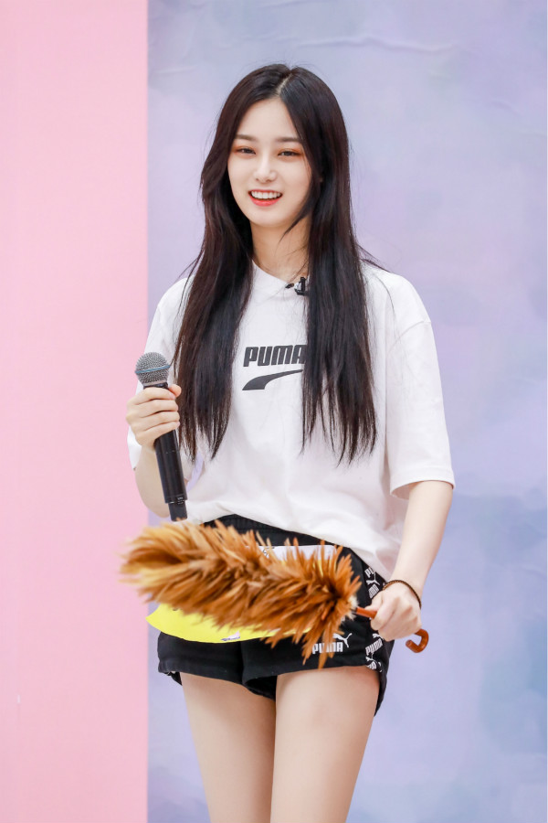 徐艺洋演唱《夏天的风》甜美嗓音圈粉