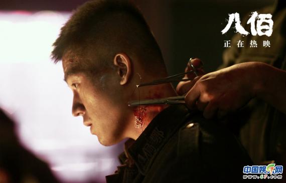 欧豪《八佰》化身“撒刀专业户”“能文能武”挑战多面演技
