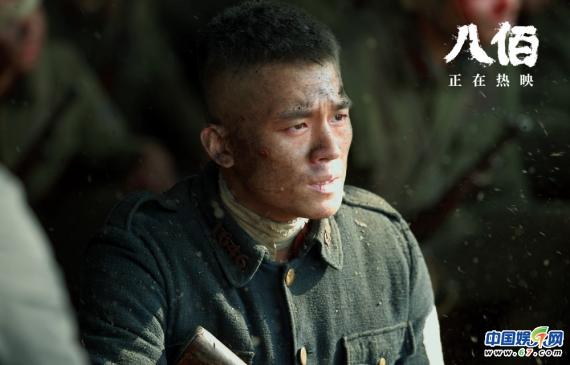 欧豪《八佰》化身“撒刀专业户”“能文能武”挑战多面演技