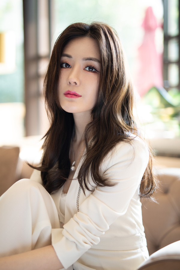 《太古神王》汤晶媚演绎虐心爱恋 搭档盛一伦戏里戏外互动反套路出招