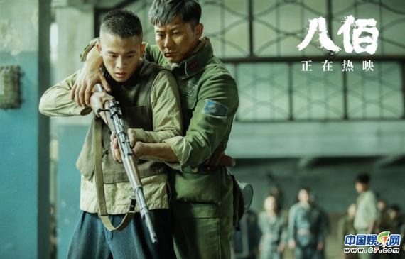 欧豪《八佰》化身“撒刀专业户”“能文能武”挑战多面演技