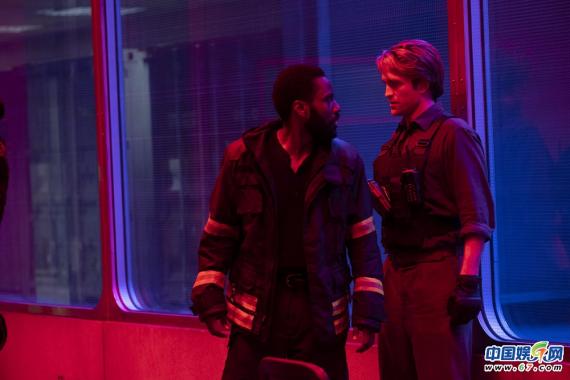 《信条》首周末票房破2亿 好评汹涌引爆全民解析狂欢