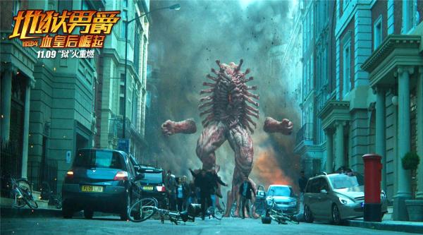 特效巨制《地狱男爵》曝正片片段：地狱巨怪冲出地表占领伦敦
