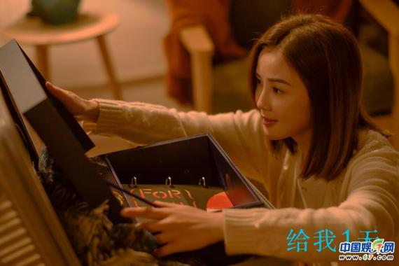 电影《给我1天》首曝先导海报 王祖蓝携Q萌阿Sa亮相海南电影节