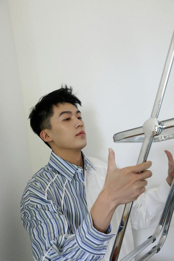 《悄悄喜欢你》开机 卢东旭化身冰山学霸 演绎青春故事