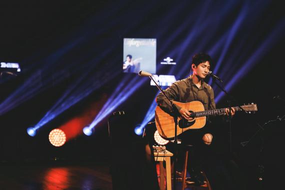 陈楚生唱响“忘不了唱片店”线上音乐会 回溯美好过往