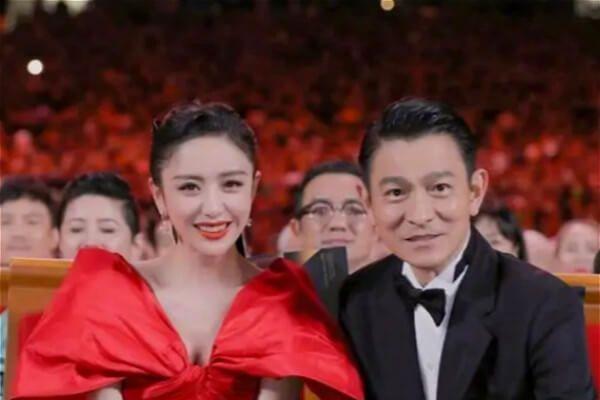 Liya Tong succeeded in chasing a star and taking a photo with Andy Lau, while Jia Ling failed in chasing a star_TOM Entertainment