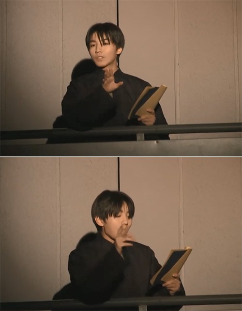 王俊凯毕业大戏穿长大褂饰演说书人 中分造型有那味儿