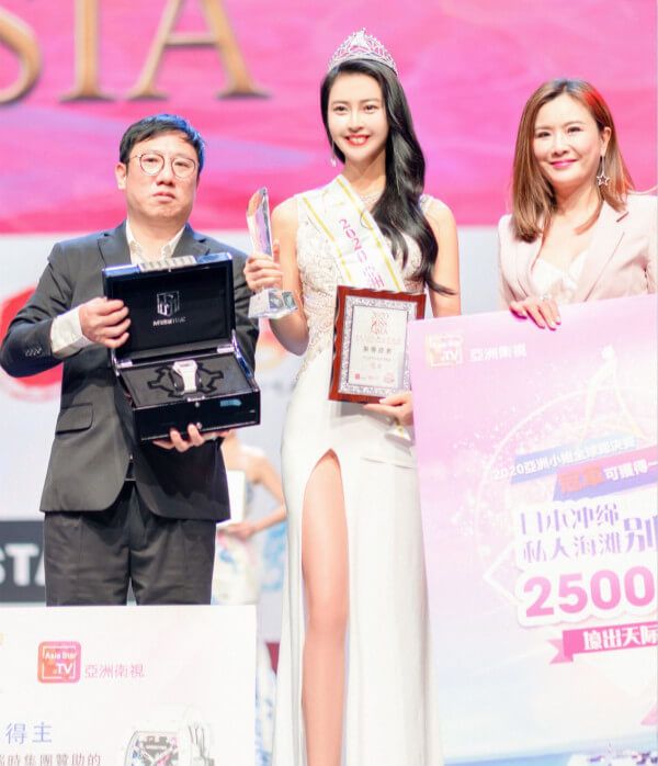名模吴丹现身澳门 荣获2020亚洲小姐全球冠军