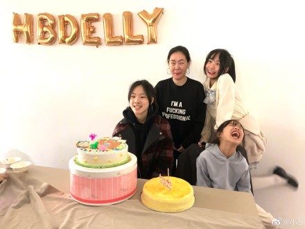 小S为大女儿庆生15岁 自侃还是那么年轻！