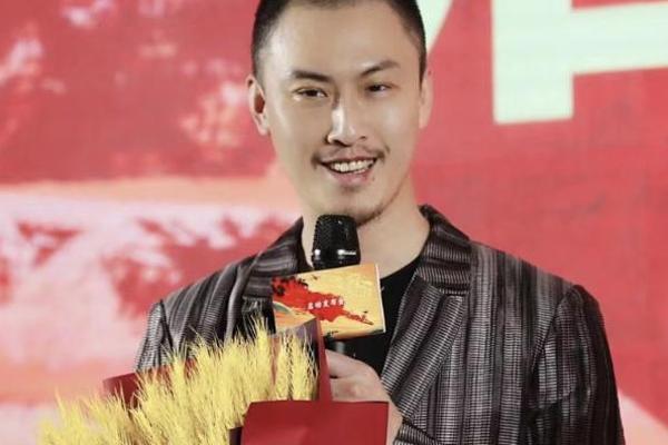 徐俊聪出席“哈丘爱美”发布会，期待不同形式喜剧的碰撞_TOM娱乐