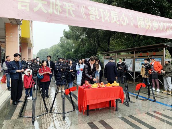 丁艺燃新戏《心灵灯塔》开机 担纲男主讲述疫情下蜕变成长的故事