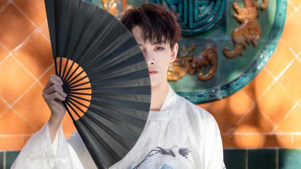 丁艺燃新戏《心灵灯塔》开机 担纲男主讲述疫情下蜕变成长的故事