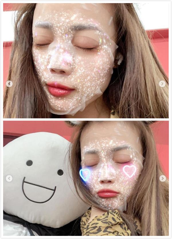 容祖儿晒敷面膜自拍照 嘟嘴卖萌表情超可爱