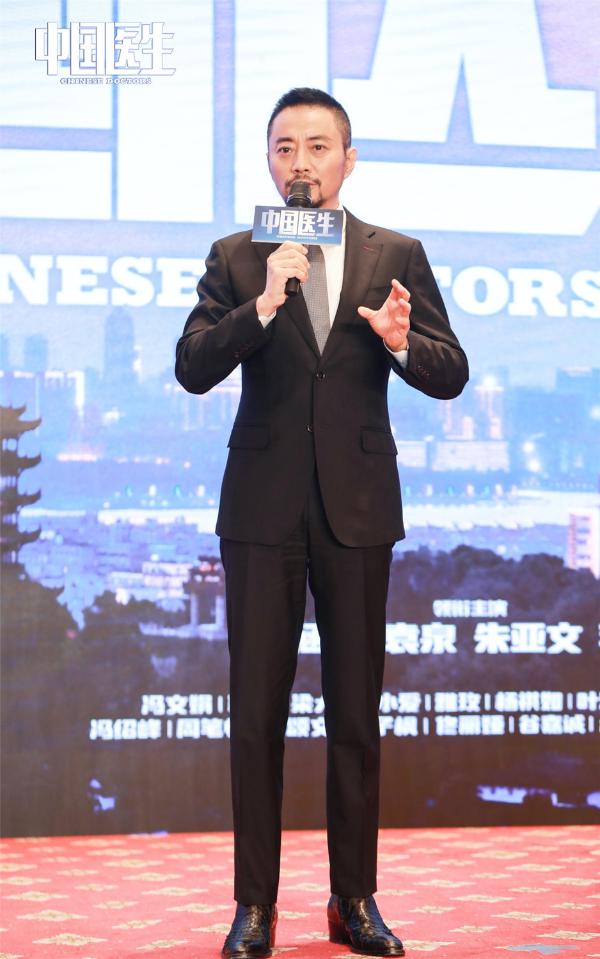 张定宇张涵予相聚“英雄之城” 《中国机长》原班人马倾情打造