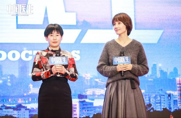 张定宇张涵予相聚“英雄之城” 《中国机长》原班人马倾情打造