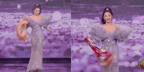 女星憨憨瞬间：张柏芝不知道钱丢了 张雨绮舞台扭秧歌