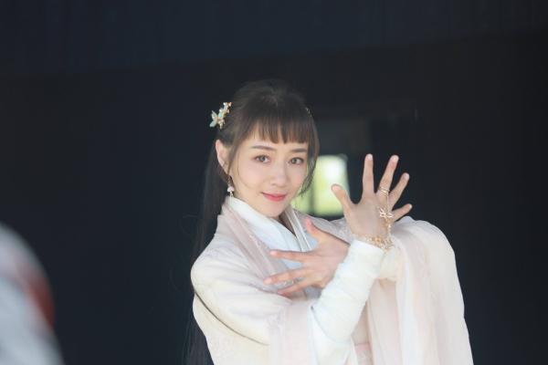 《五行传》开机 马国芯以奶猫级杀伤力女主角桃冰冰走进观众目光