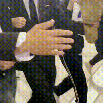 张彬彬回应被保安架着双臂护送：谢谢兄弟保护我