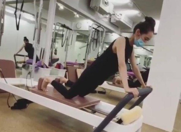 怀孕也要身材好！麦迪娜奚梦瑶朱丹 挺二胎孕肚健身