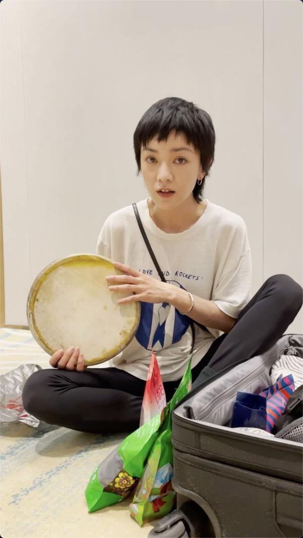 郭采洁购物袋分享成功安利 晒训练照巡演蓄势待发