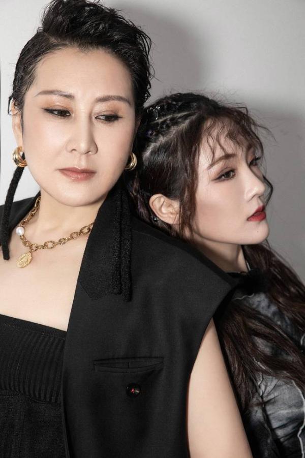 The first domestic celebrity mother-daughter rap 