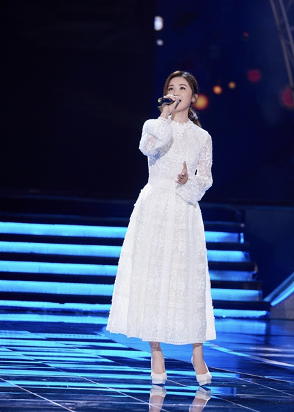 蔡卓妍出席《电影之歌》 暖心献唱《武汉日夜》主题曲《你真好》