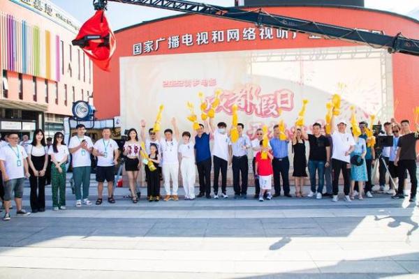 电影《成都假日》盛大开机 艾如《海上繁花》圈粉无数