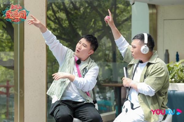 《象牙山爱逗团》成都方言挑战难倒众人，东北式川渝说唱有多硬核？