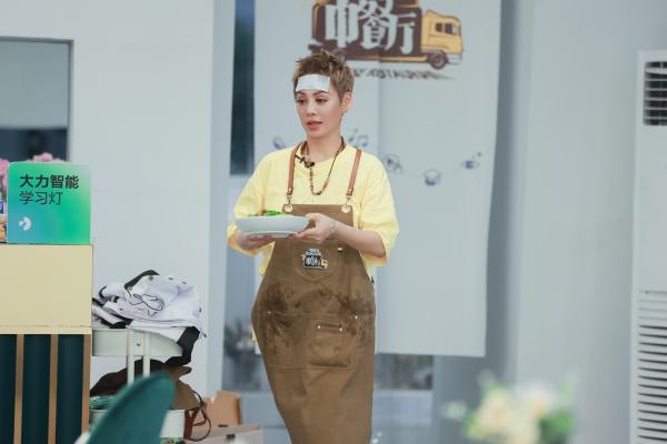 《中餐厅5》收视六网第一蝉联冠军 合伙人晋升“大厨”引热议