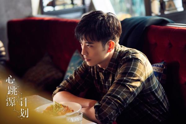 Xu Kaicheng's new drama continues to be popular, and his delicate acting skills show emotional changes
