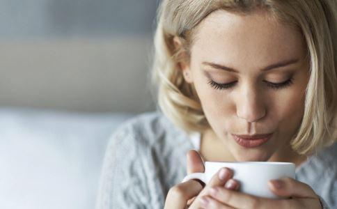 冬季嘴唇干裂脱皮 教你护唇小妙招