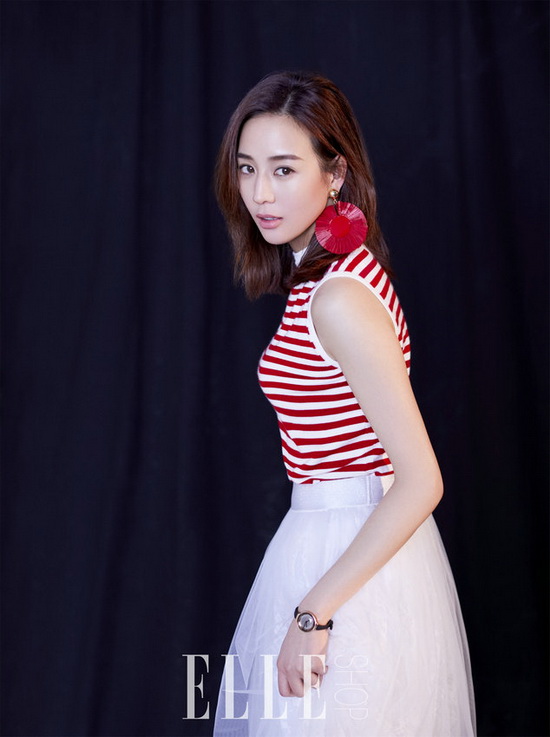 张钧甯时尚大片，慵懒随意展不俗魅力