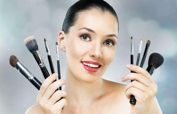 化妆频繁了，就会让皮肤受到伤害，教你8个化妆小技巧