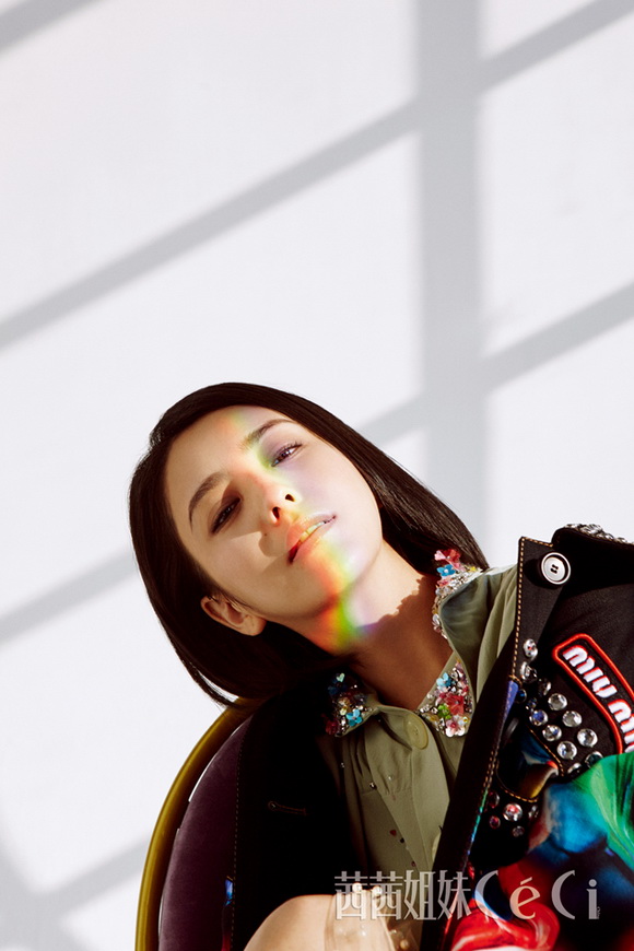 佟丽娅最新写真，多套look显时尚魅力