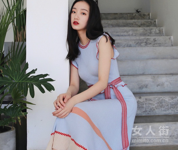 复古时尚连衣裙，谱写你的早春穿搭日志