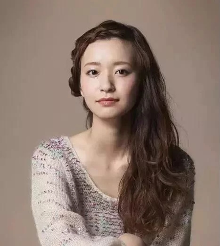 气质美女必备，美极了的4款中长发发型