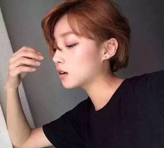 帅气逼人5款中长发型，感觉很容易被掰弯