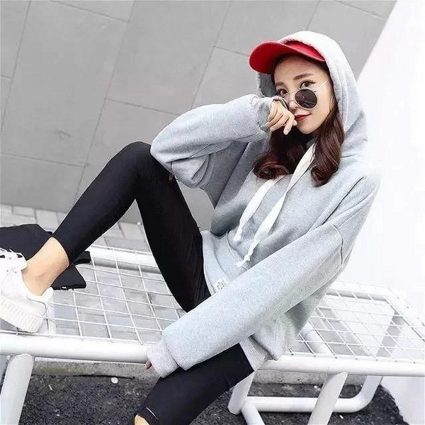 韩国少女喜欢的卫衣，纯色系+下衣失踪最显腿长