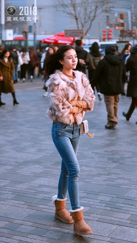 最新三里屯街拍，追随时尚潮流的步伐