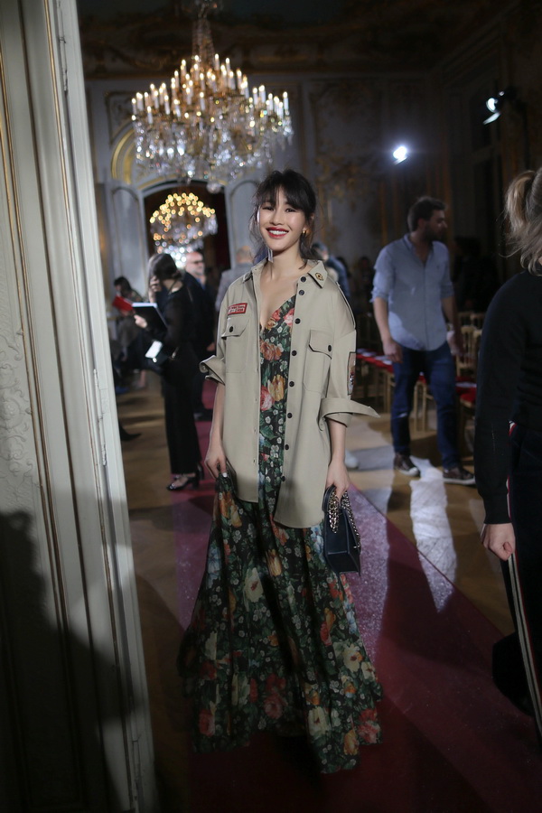 陈燃巴黎时装周演绎缤纷复古时尚