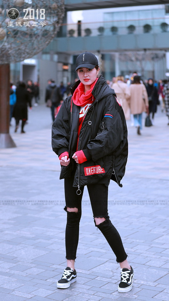 最新三里屯街拍，追随时尚潮流的步伐